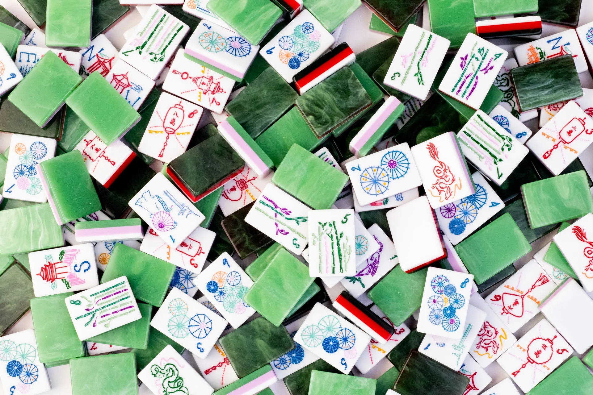 麻将胡了2代游戏界面，金色麻将牌特效